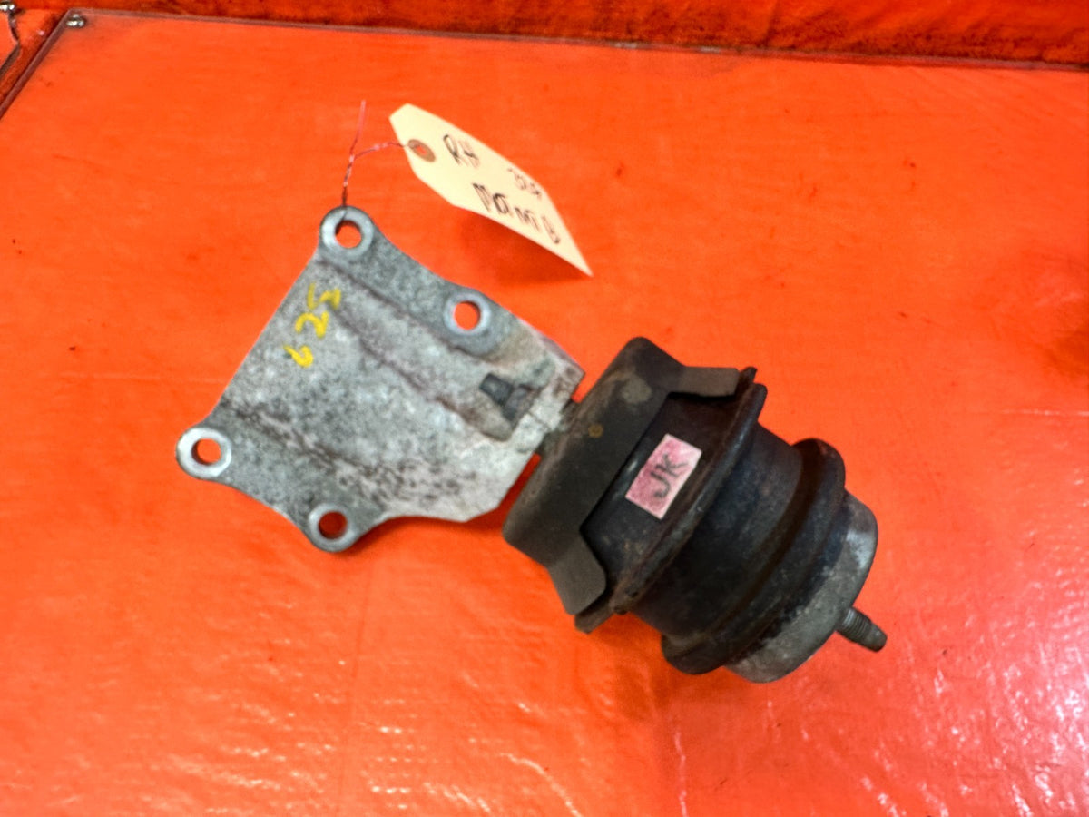 08-15 INFINITI G37 Q60 - VQ37 RIGHT ALUMINUM ENGINE BRACKET RWD - OEM #3290