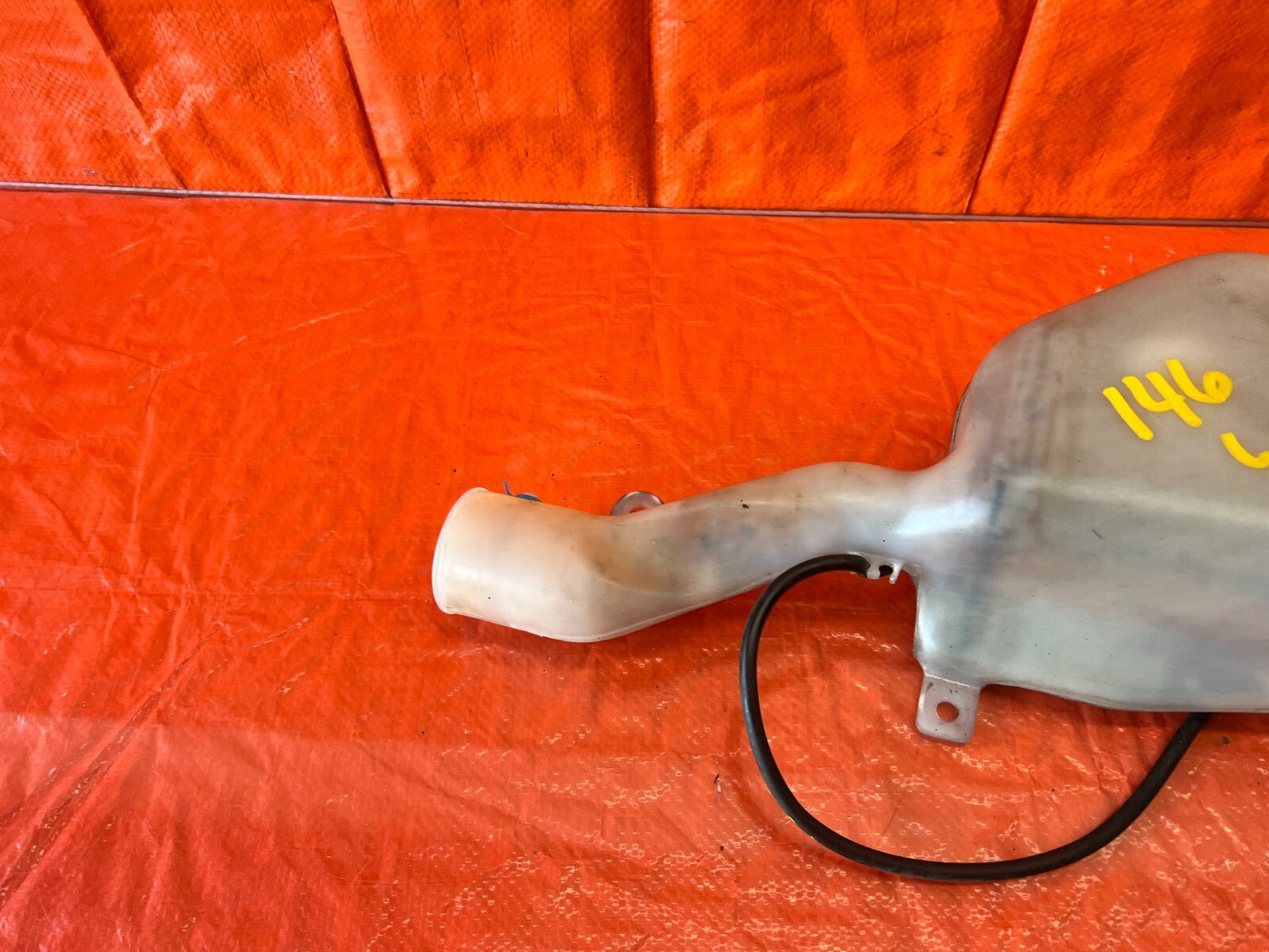 93 96 HONDA DEL SOL   WINDSHIELD WIPER FLUID RESERVOIR TANK W/ MOTORS   OEM #1466