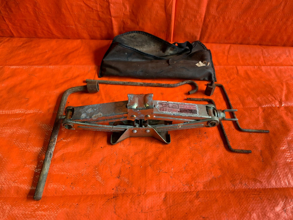 OEM 2003 03 ACURA RSX TYPE S   COMPLETE SPARE TIRE TOOL KIT0