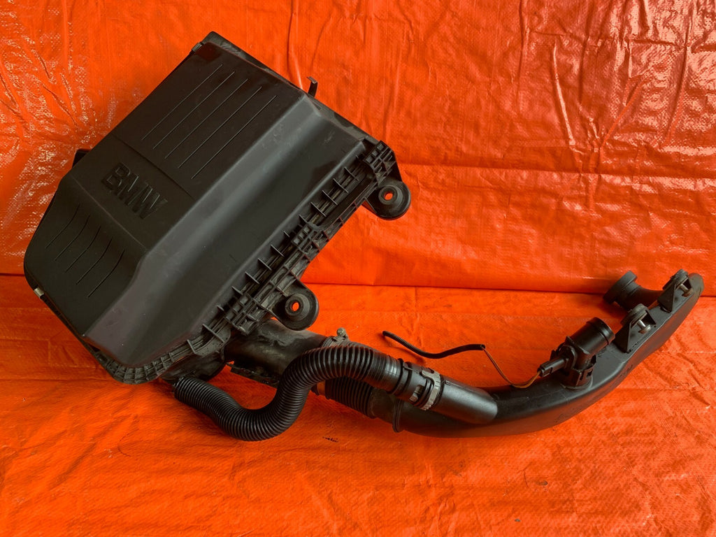 OEM 2007 BMW 335Xi 335i AWD N54 AIR INTAKE FILTER BOX W/ ARM   1371 7556547.06 0