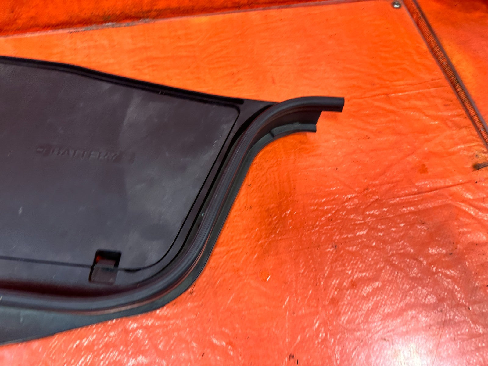 08 15 INFINITI G37 Q60 COUPE CONV ENGINE BAY BATTERY COMPARTMENT COVER #3293