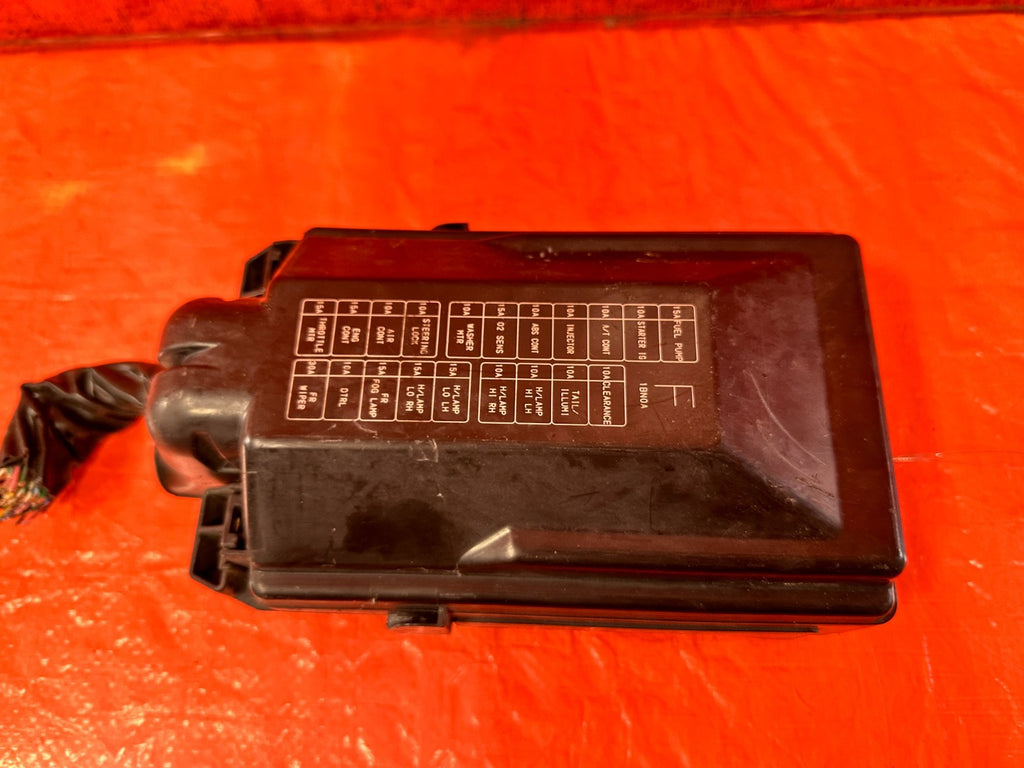 08 09 INFINITI G37 2D COUPE UNDER THE HOOD ENGINE BAY FUSE BOX PANEL   OEM 3202