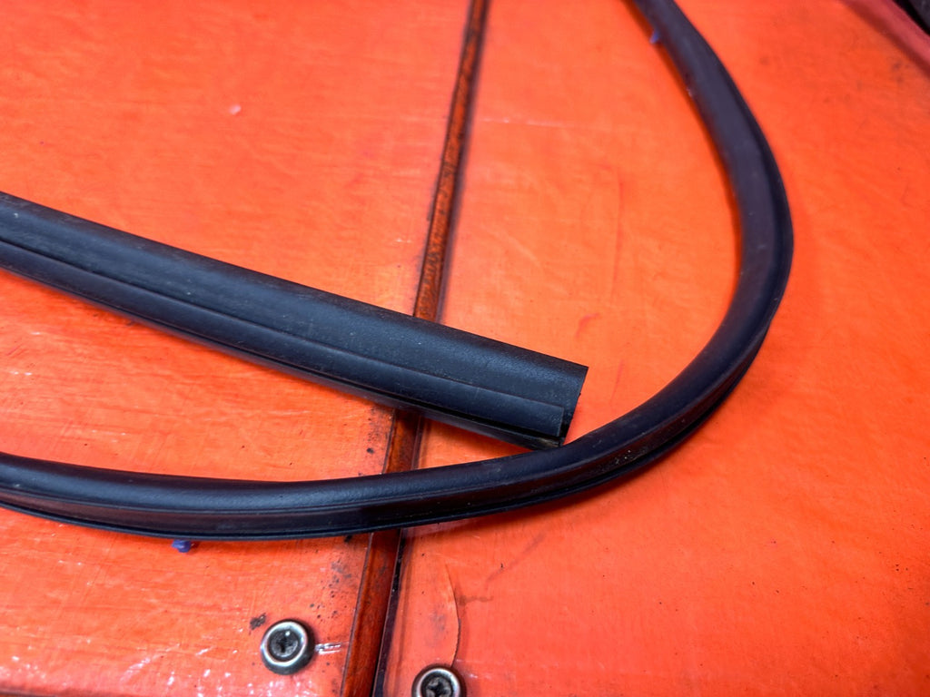 04 08 ACURA TSX RIGHT PASS FRONT DOOR WINDOW WEATHERSTRIP SEAL OEM #33013