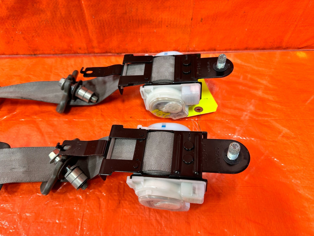 02 06 ACURA RSX TYPE S & BASE   REAR SEAT BELT SET LEFT RIGHT TAN GRAY OEM #2806