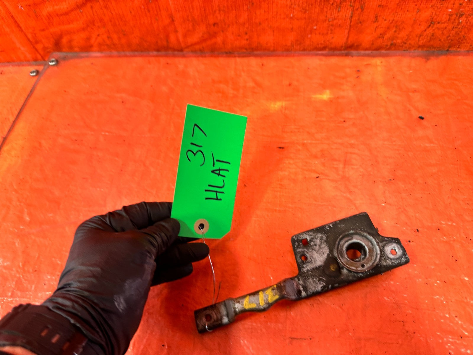 90 91 HONDA CIVIC HATCHBACK   HOOD LATCH LOCKING MECHANISM LOCK   OEM 3171