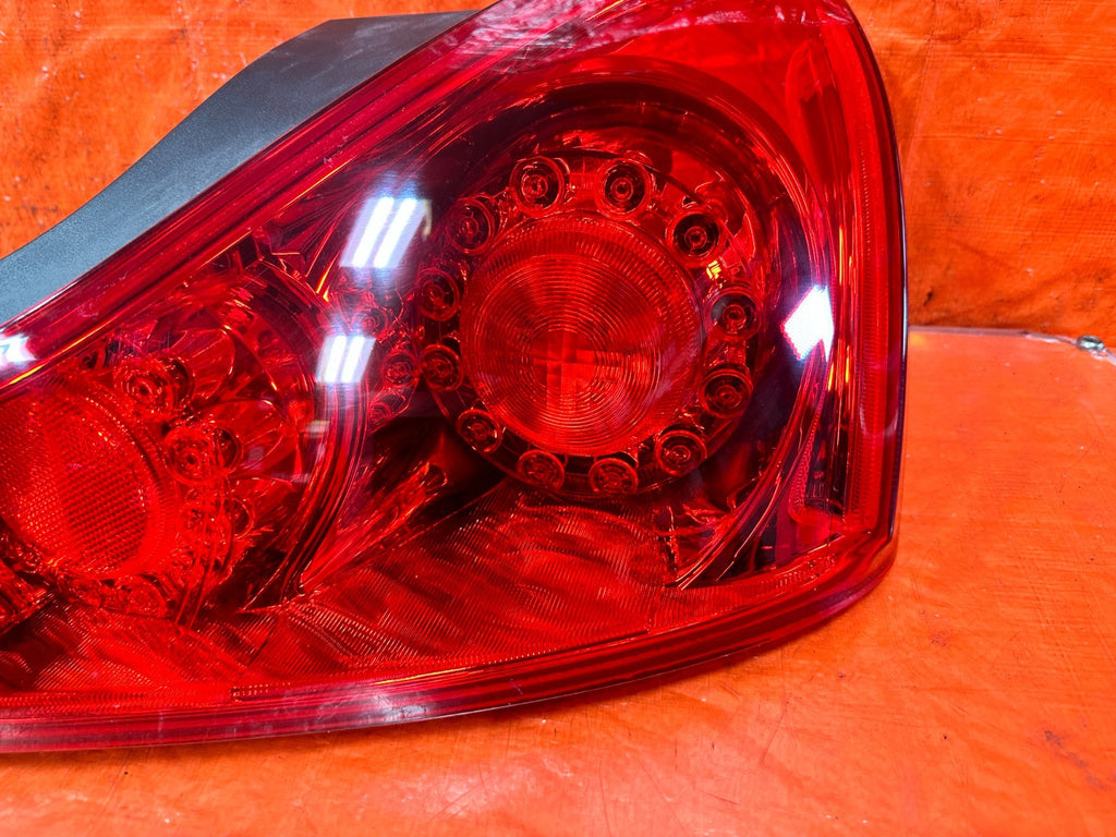 11 15 INFINITI G37 CONVERTIBLE   PASSENGER RIGHT TAIL LIGHT TAIL LAMP   DEPO 3102