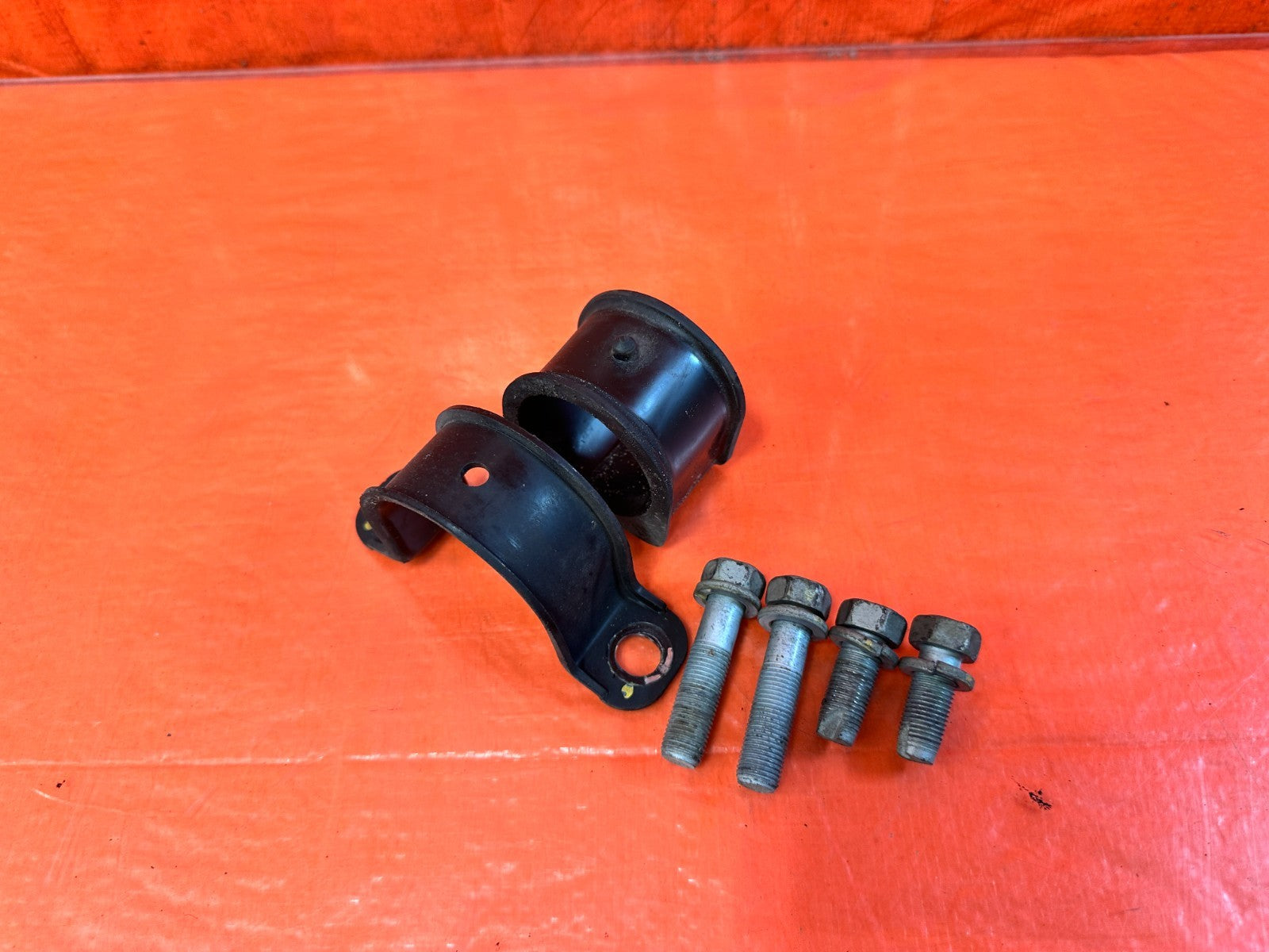 13 16 HYUNDAI GENESIS COUPE   POWER STEERING RACK MOUNTING BRACKET BRACE OEM 3180