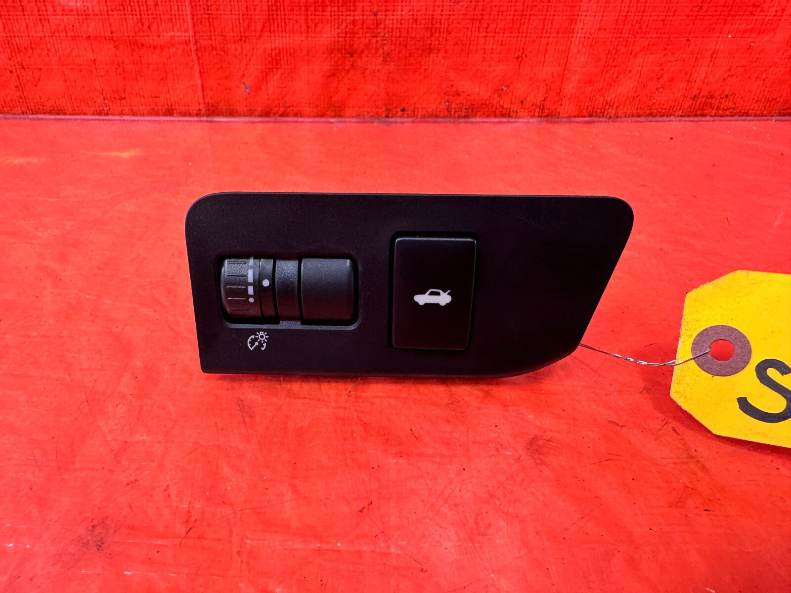 13 20 SUBARU BRZ   TRUNK RELEASE AND CLUSTER DIMMER SWITCH BUTTON OEM #2921