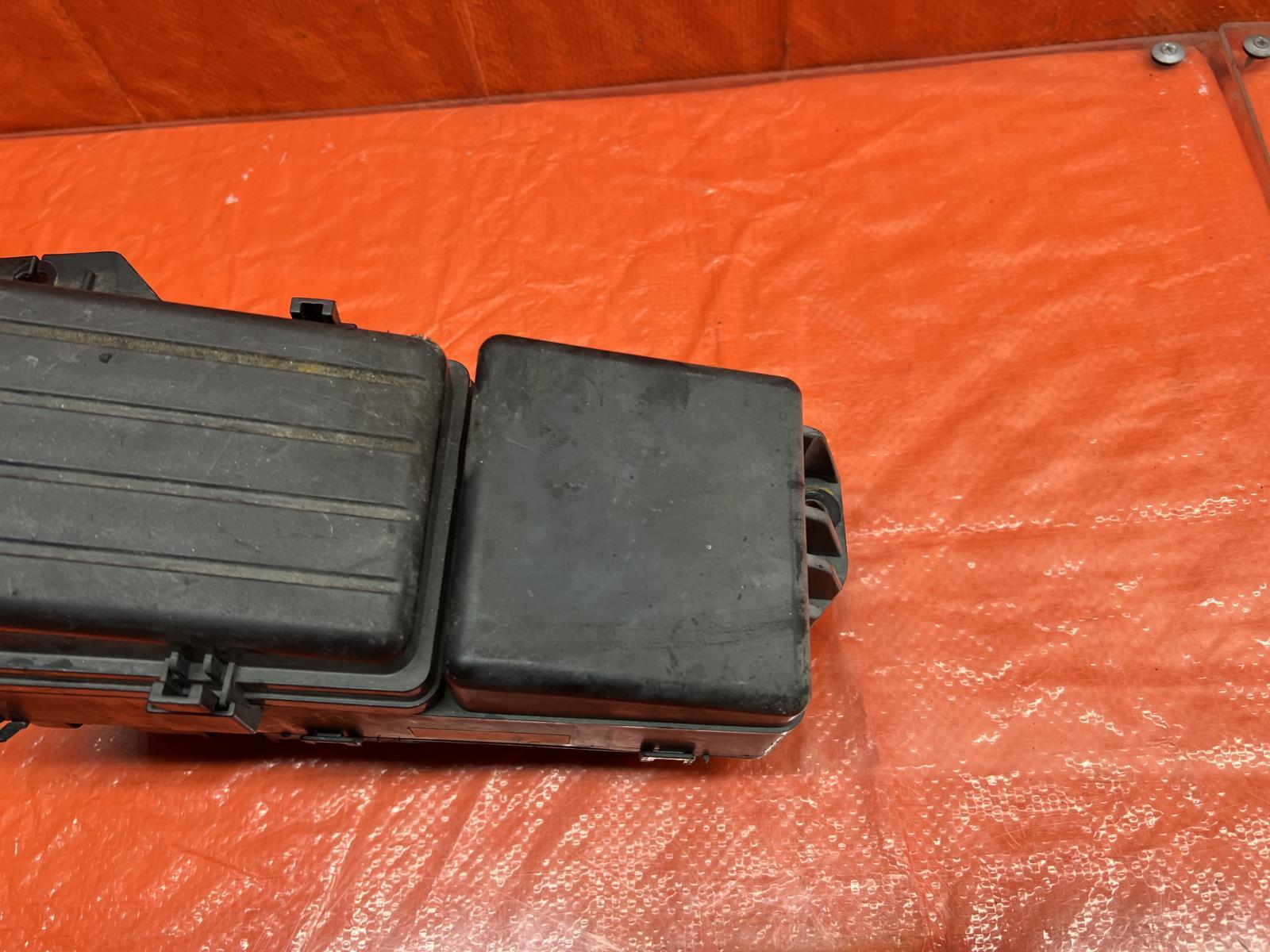 2005 05 ACURA TSX   EXTERIOR / ENGINE BAY   FUSE BOX PANEL   OEM FACTORY #156 1