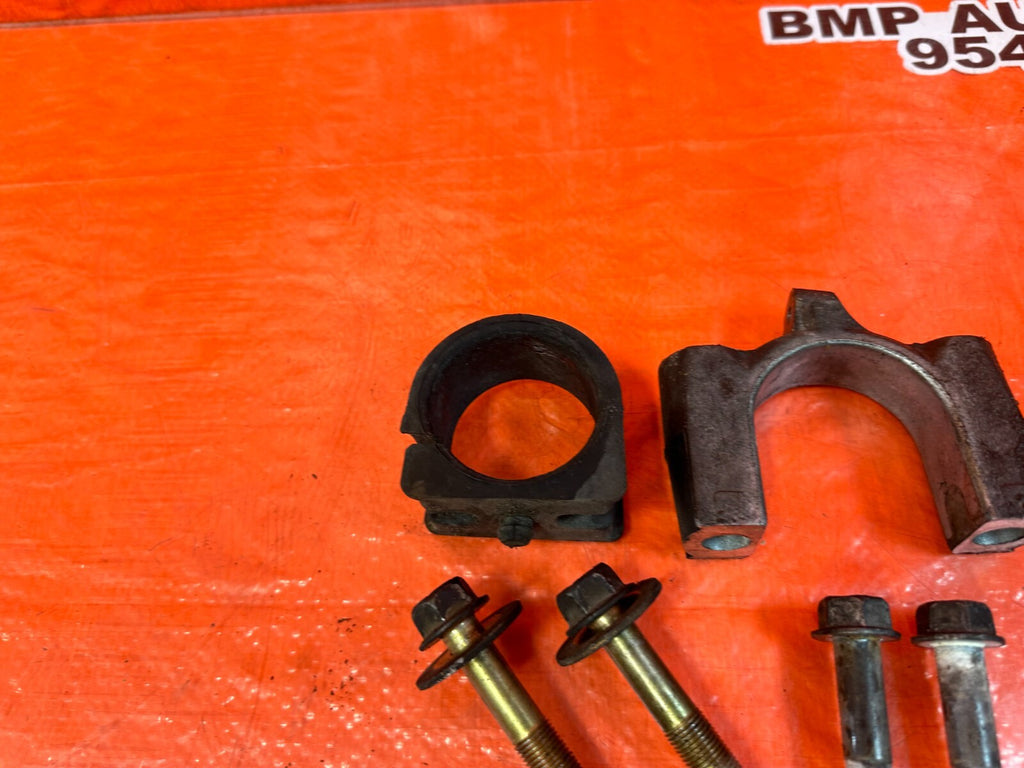 02 10 LEXUS SC430   POWER STEERING RACK BOLTS BRACKETS HARDWARE   OEM #2616