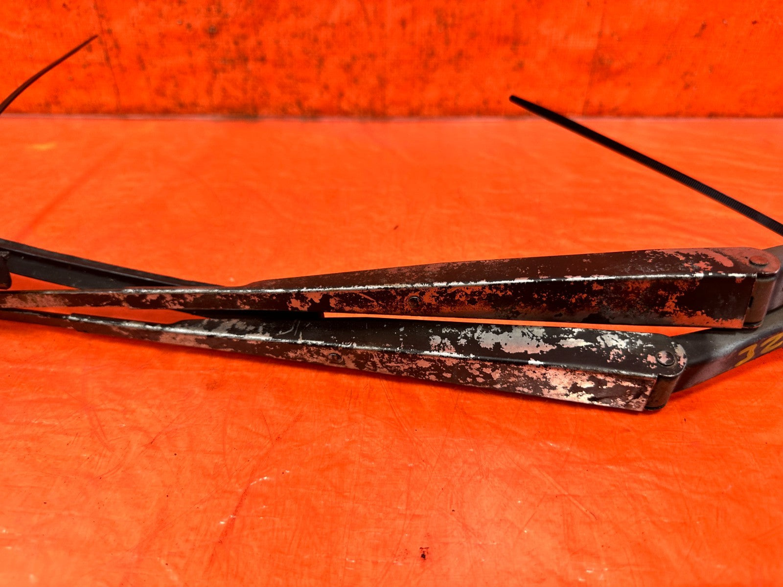 92 95 HONDA CIVIC   LEFT & RIGHT WINDSHIELD WIPER ARMS   OEM #3274