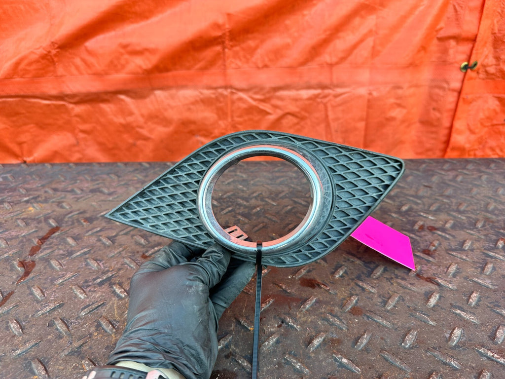11 15 INFINITI G37 COUPE SPORT RIGHT FOG LIGHT FOG LAMP TRIM PLASTIC INSERT OEM0