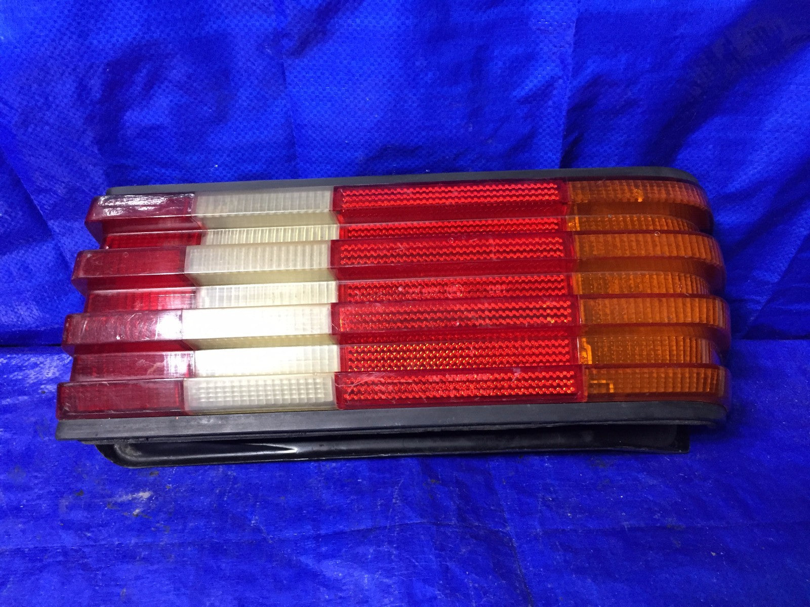 OEM 1986 1987 88 89 90 MERCEDES W126 280 380 560 SEL PASSENGER RIGHT TAIL LIGHT0