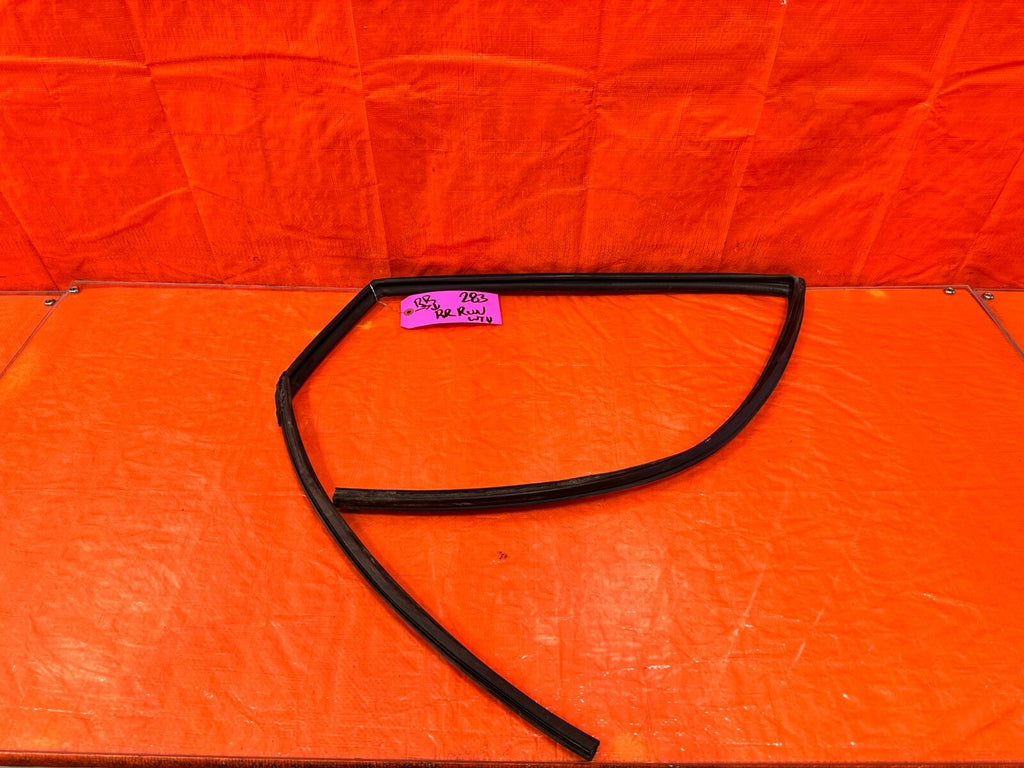 08 14 SUBARU IMPREZA WRX WAGON PASSENGER RIGHT REAR WINDOW GLASS RUN CHANNEL 2830