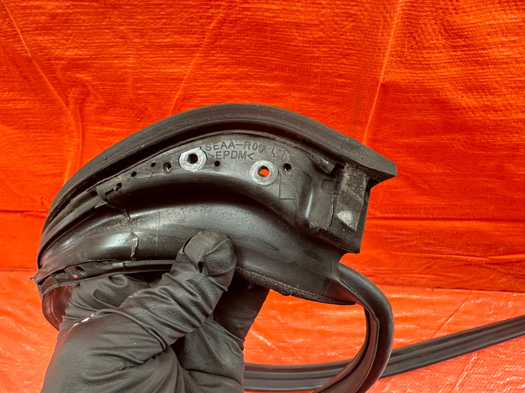 04 08 ACURA TSX   DRIVER LEFT REAR DOOR WEATHER STRIP TRIM SEAL GASKET OEM 19614