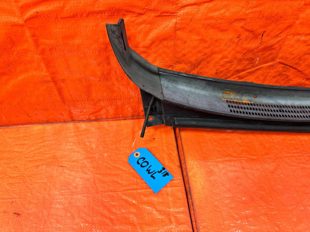 13 16 HYUNDAI GENESIS COUPE   WINDSHIELD WIPER COWL TRIM PLASTIC   OEM 3181