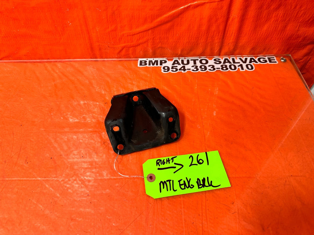 02 10 LEXUS SC430   PASSENGER RIGHT CHASSIS MOUNTED SUBFRAME BRACKET OEM #2610