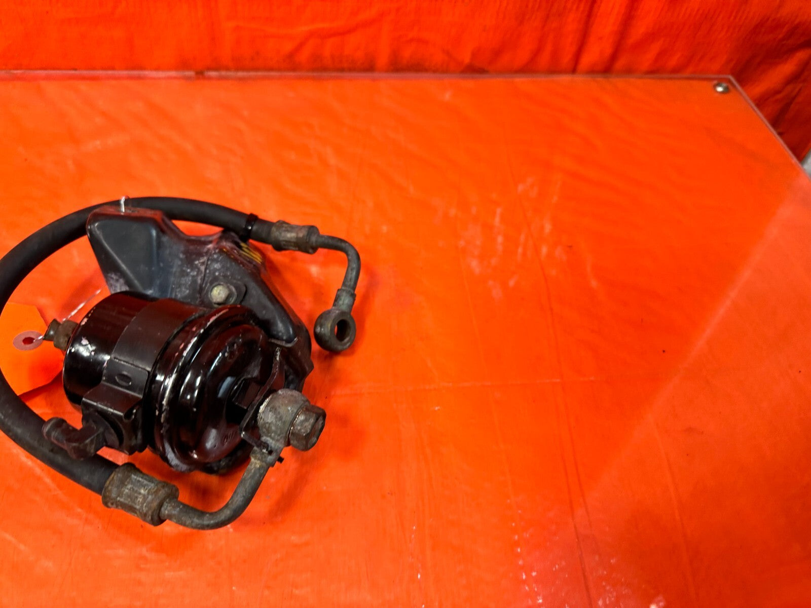 94 01 ACURA INTEGRA   FUEL FILTER MOUNTING BRACKET W/ FILTER   OEM FACTORY 2812