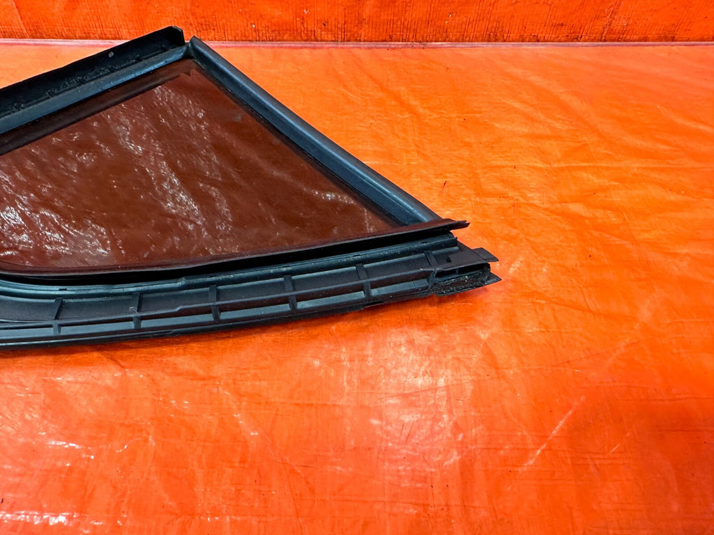 04 08 ACURA TSX   PASSENGER RIGHT REAR   DOOR VENT GLASS   OEM FACTORY #2758