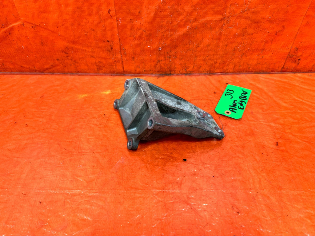 14 15 INFINITI Q50   3.7L   VQ37   AWD PASSENGER RIGHT ALUMINUM ENGINE BRACKET  2