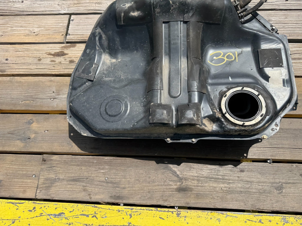 97 01 HONDA CR V CRV   GASOLINE GAS FUEL TANK ASSEMBLY   OEM FACTORY OE 3015