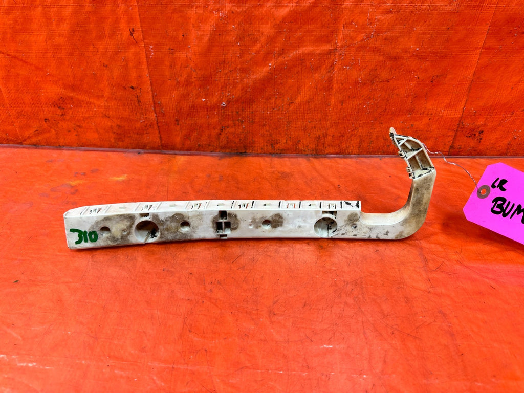 09 15 INFINITI G37 CONVERTIBLE   LEFT REAR BUMPER BRACKET RETAINER CLIP OEM 3101