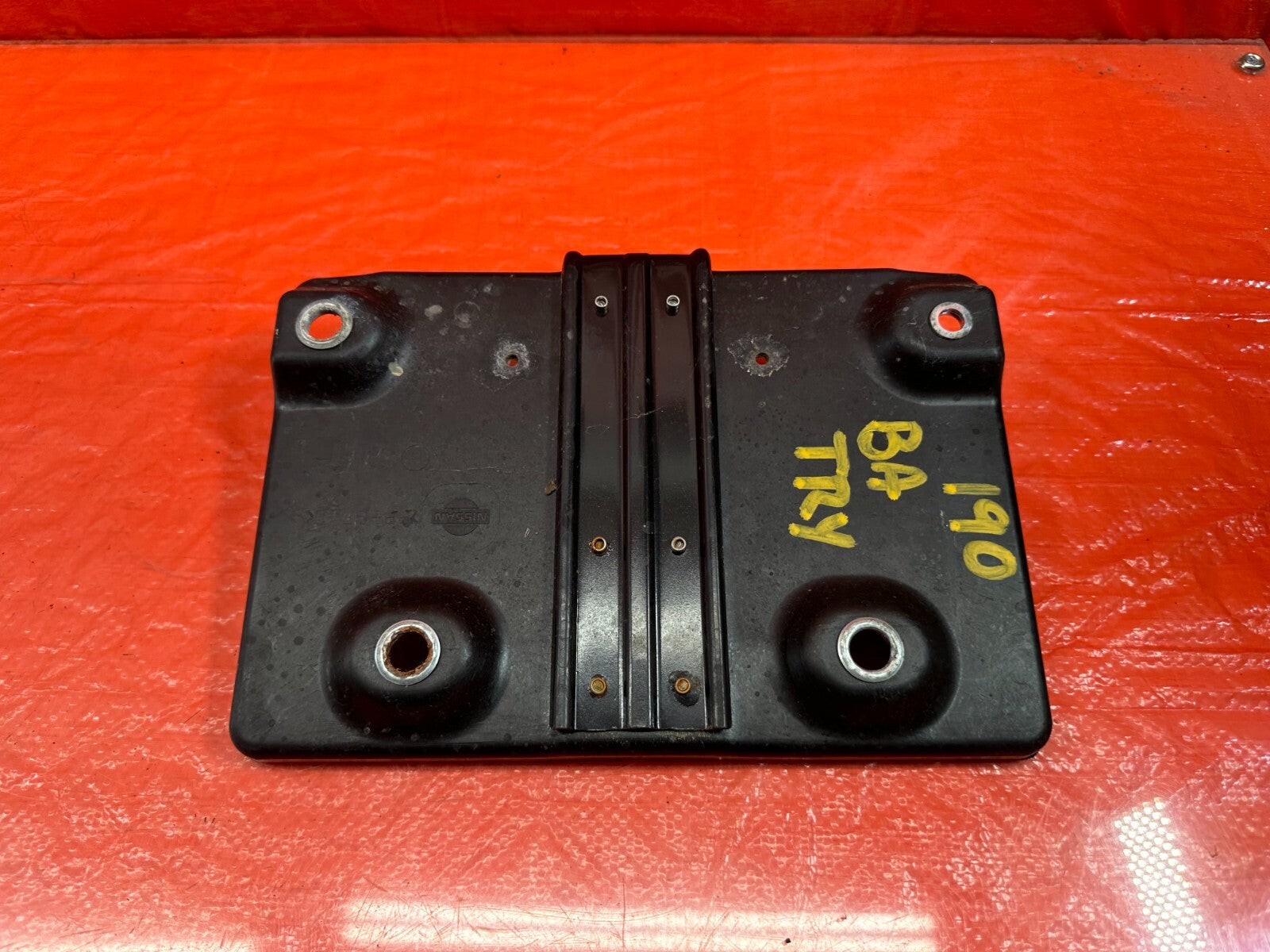 08 15 INFINITI G37 & Q60 2D BATTERY TRAY MOUNTING BRACKET W/ TIE DOWN COVER #1907