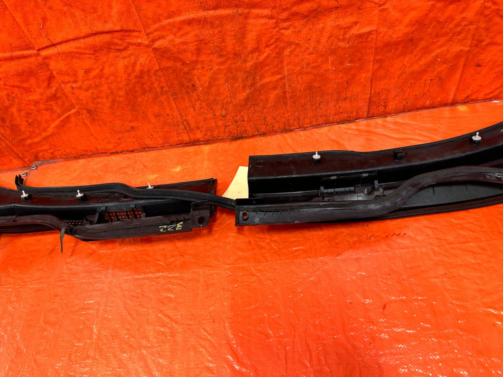 04 05 ACURA TSX   WINDSHIELD WIPER COWL TRIM PLASTIC   OEM FACTORY #32212