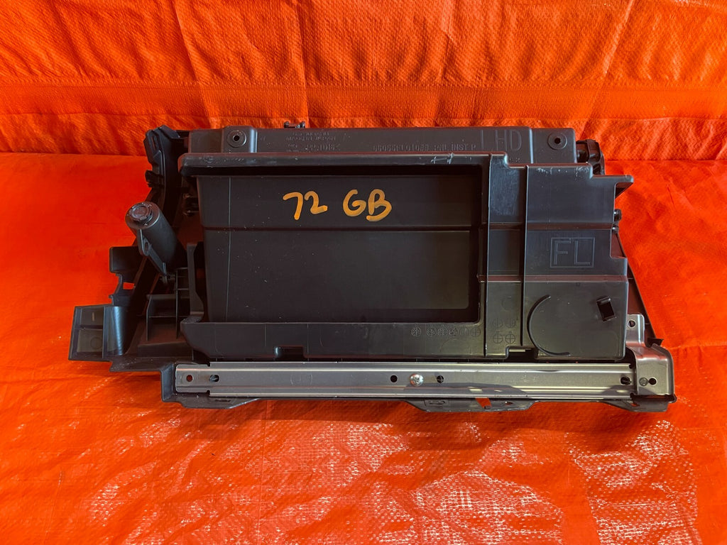 18 21 SUBARU CROSSTREK   GLOVE BOX   BLACK IN COLOR   HAS SOME SCUFFS   OEM #727