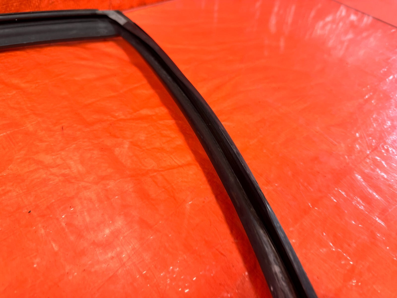 04 08 ACURA TSX   DRIVER LEFT REAR WINDOW GLASS RUN CHANNEL   OEM #27511