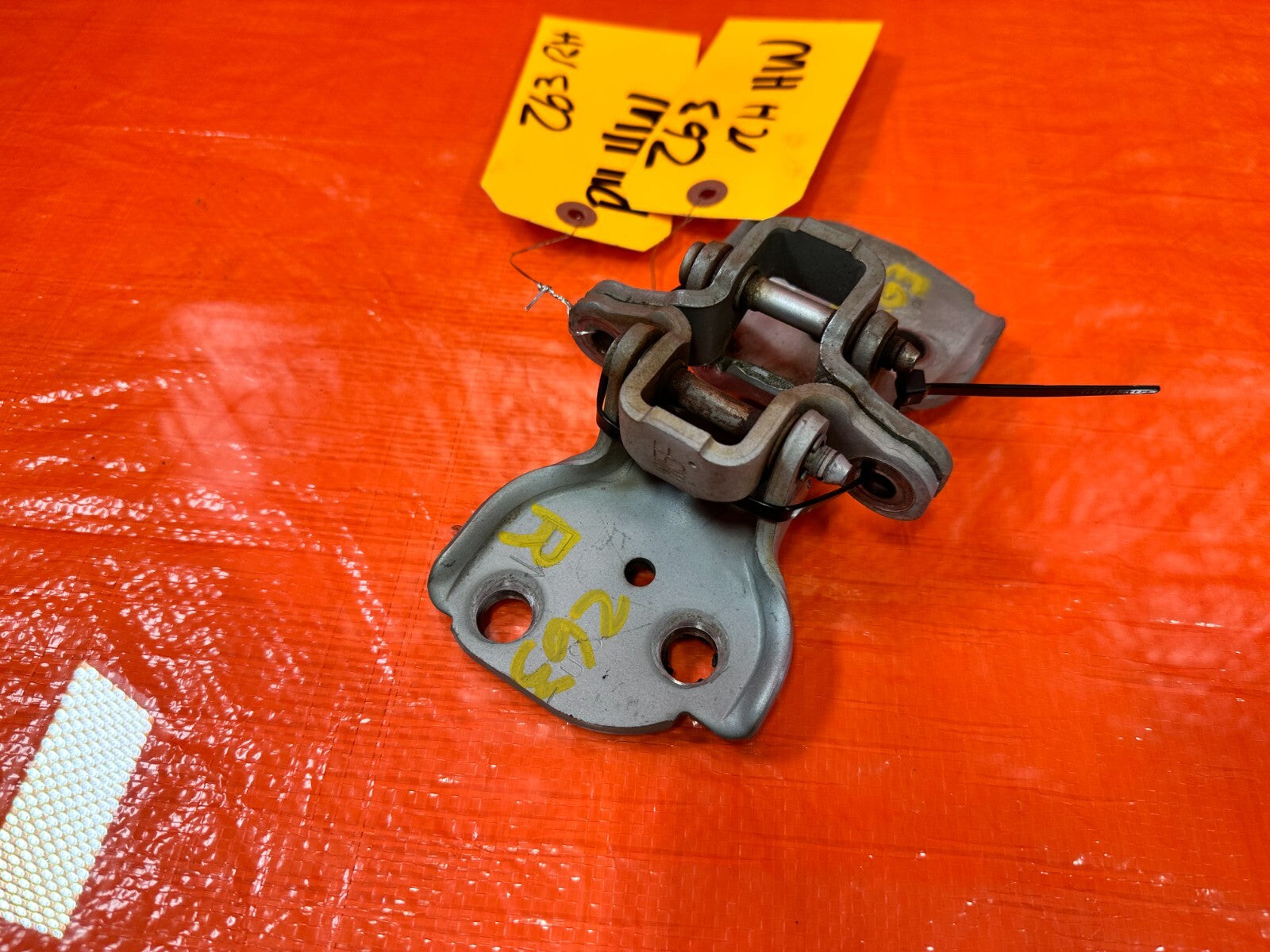 97 01 HONDA PRELUDE   DOOR HINGE SET HINGES   UPPER & LOWER RIGHT SIDE OEM #2634