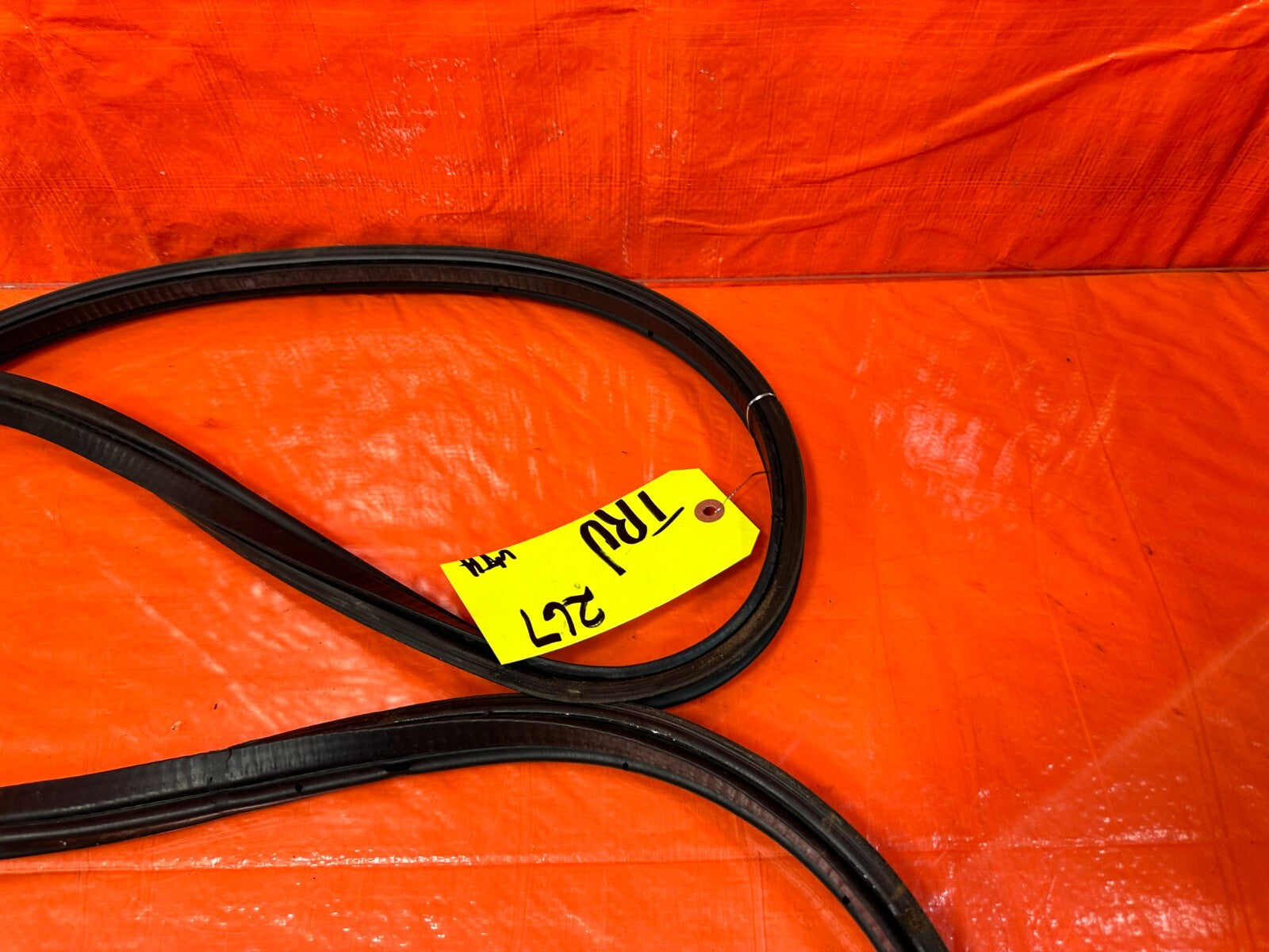 90 97 MAZDA MX 5 MIATA   REAR TRUNK WEATHER STRIP GASKET SEAL   OEM #2674