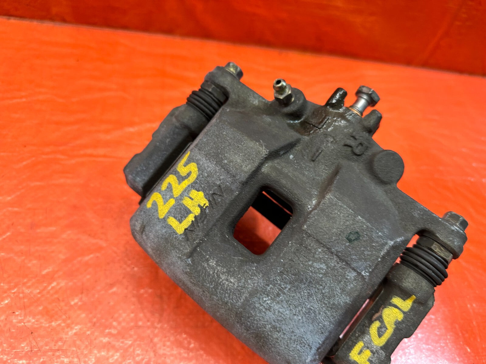 00 09 HONDA S2000   DRIVER LEFT FRONT BRAKE CALIPER   OEM FACTORY 2253