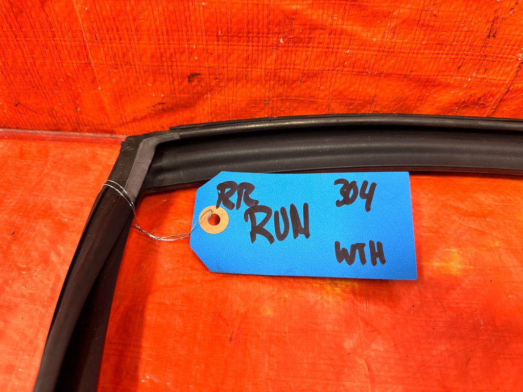 04-08 ACURA TSX - PASSENGER RIGHT REAR WINDOW GLASS RUN CHANNEL - OEM #3042