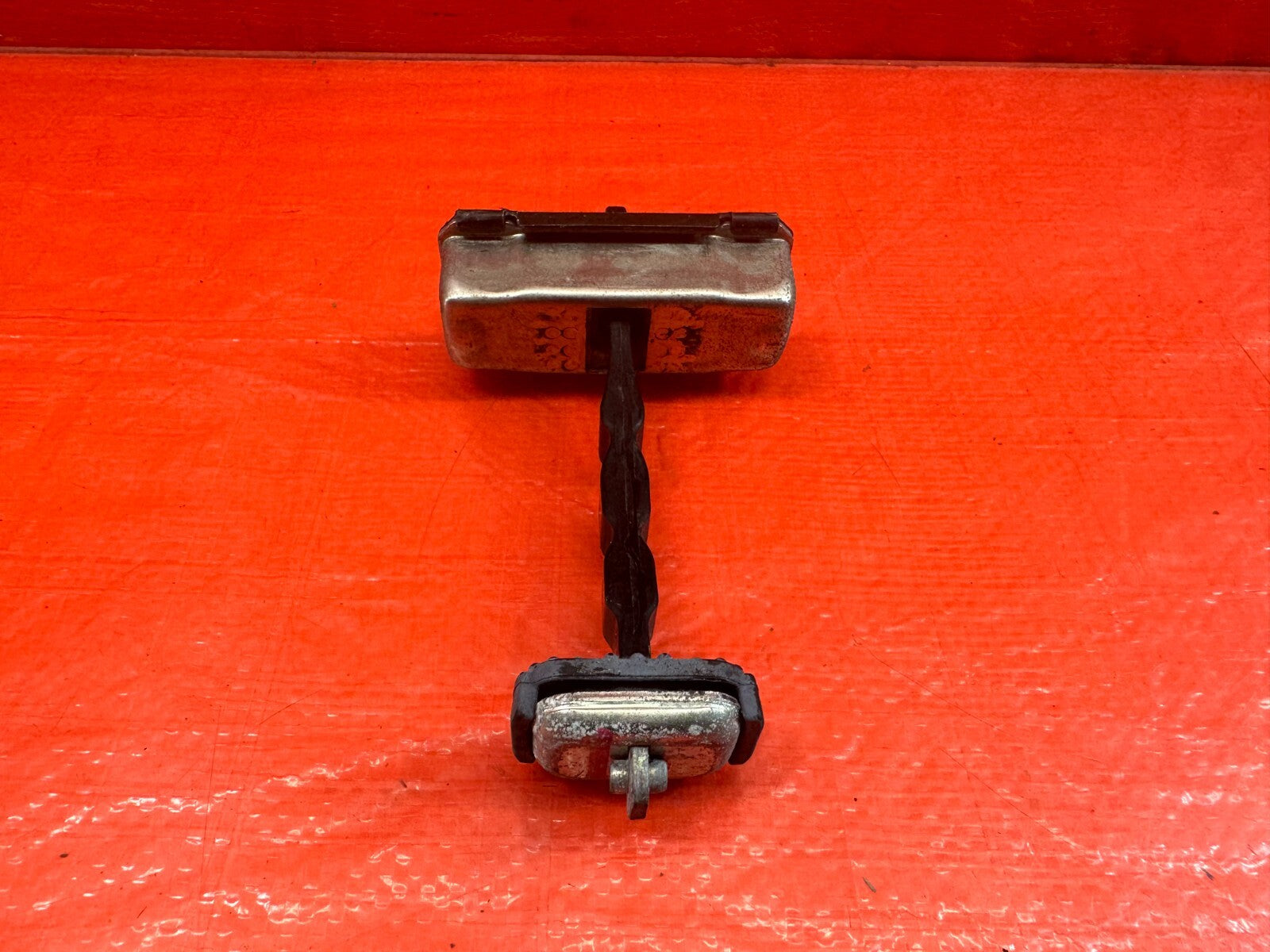 04 08 ACURA TSX   PASSENGER RIGHT FRONT DOOR CHECKER HINGE ARM STOPPER   OEM 2056