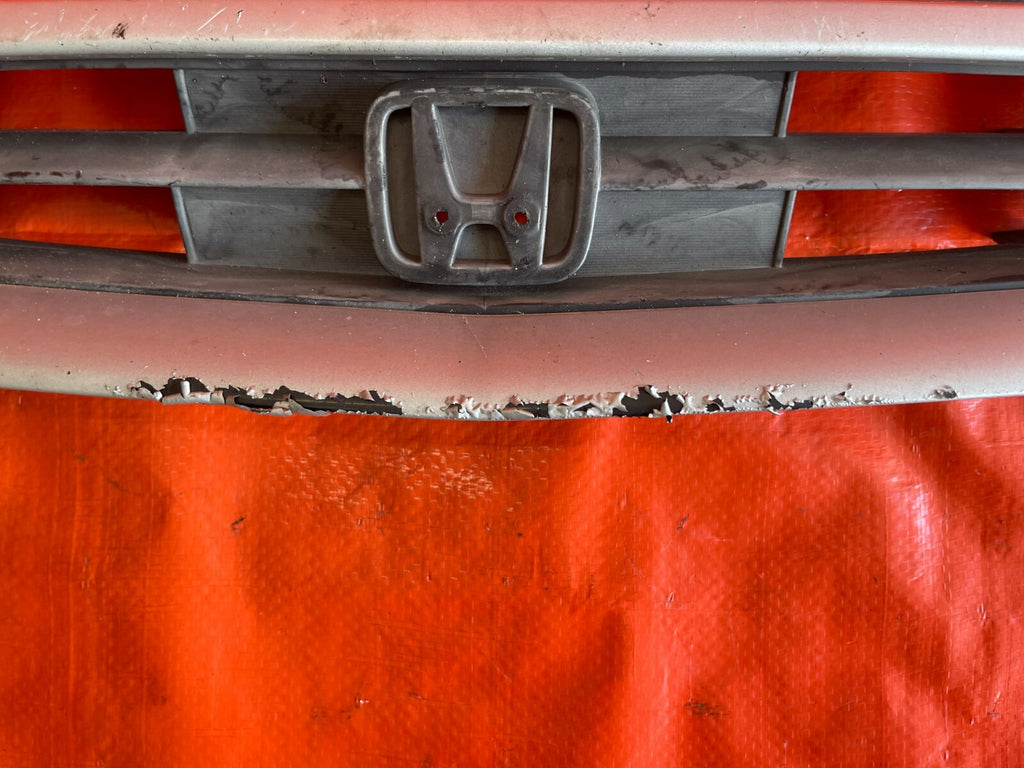 96 00 HONDA CIVIC   2D COUPE   FRONT GRILLE   VOGUE SILVER METALLIC COLOR   OEM4