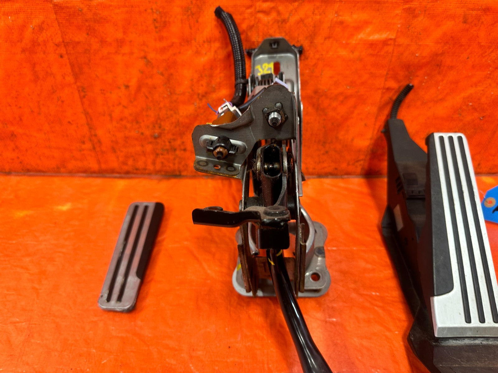 08 15 INFINITI G37 Q60 370Z ALUMINUM SPORT GAS BRAKE PEDALS PAD SET AUTO #3295