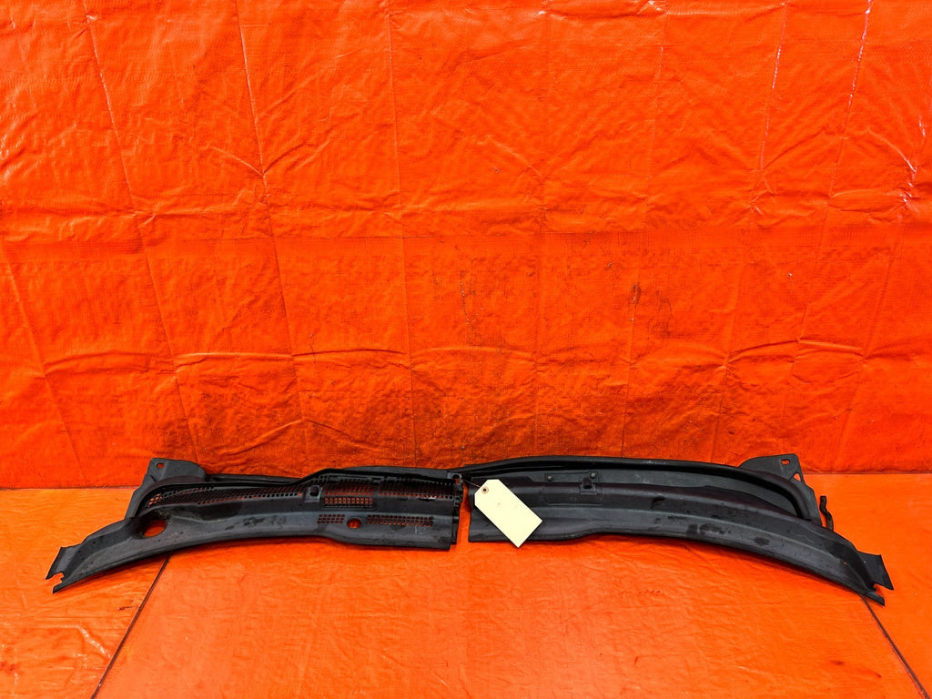 04 05 ACURA TSX   WINDSHIELD WIPER COWL TRIM PLASTIC   OEM FACTORY #3220
