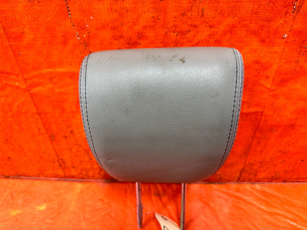 13 16 HYUNDAI GENESIS COUPE   FRONT SEAT HEAD REST   LEFT OR RIGHT   OEM 3265
