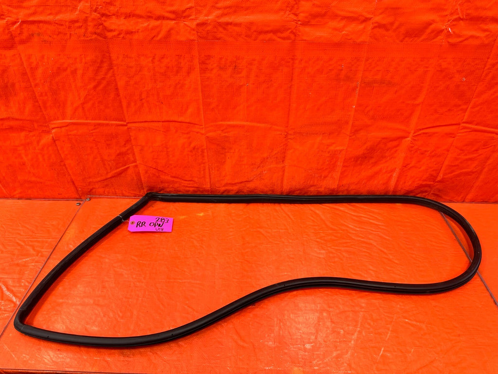 08 14 SUBARU WRX WAGON   CHASSIS TO DOOR OPEN TRIM WEATHER STRIP RIGHT REAR #2830