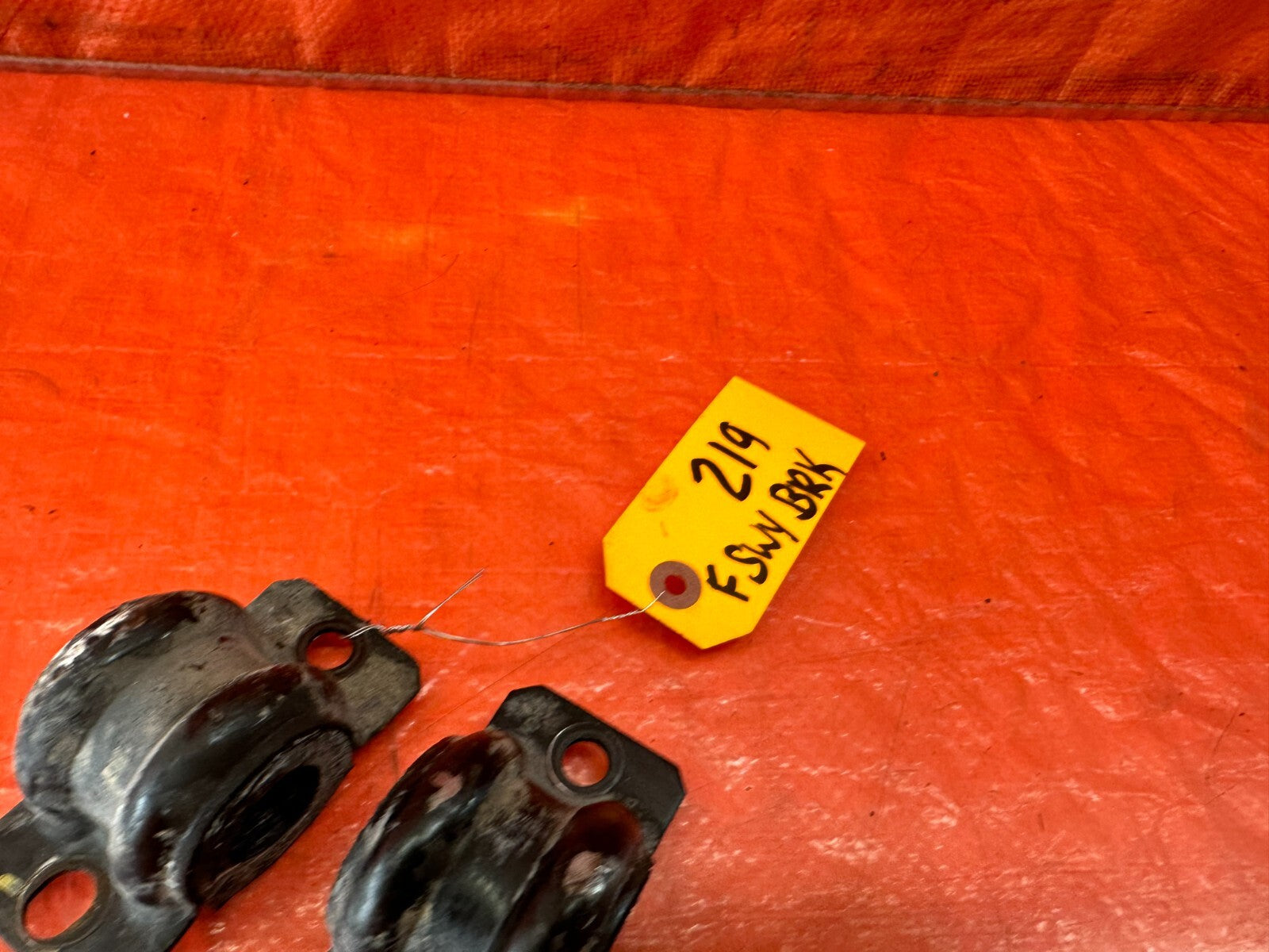 10 16 HYUNDAI GENESIS COUPE   LEFT & RIGHT FRONT SWAY BAR BRACKETS   OEM OE #2194