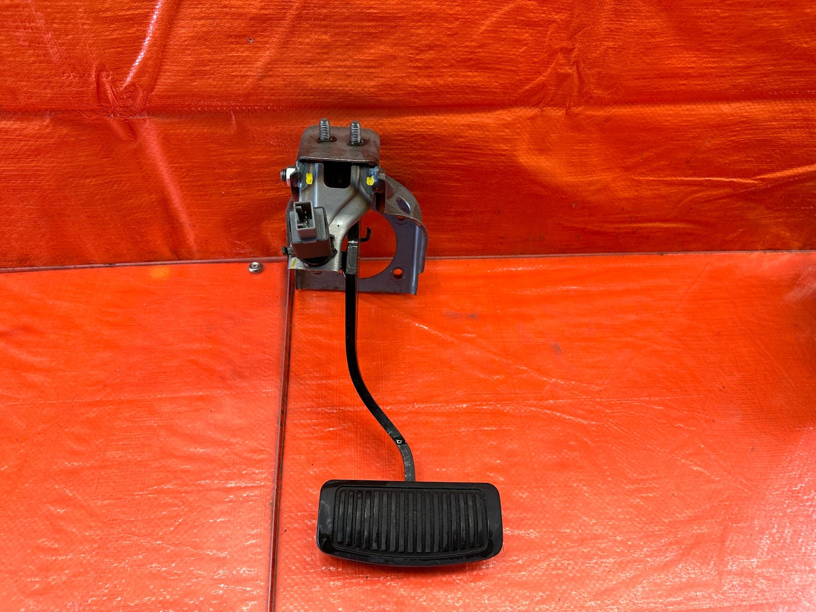 2016 16 HYUNDAI GENESIS COUPE 3.8L   AUTOMATIC   GAS AND BRAKE PEDAL   OEM #2190