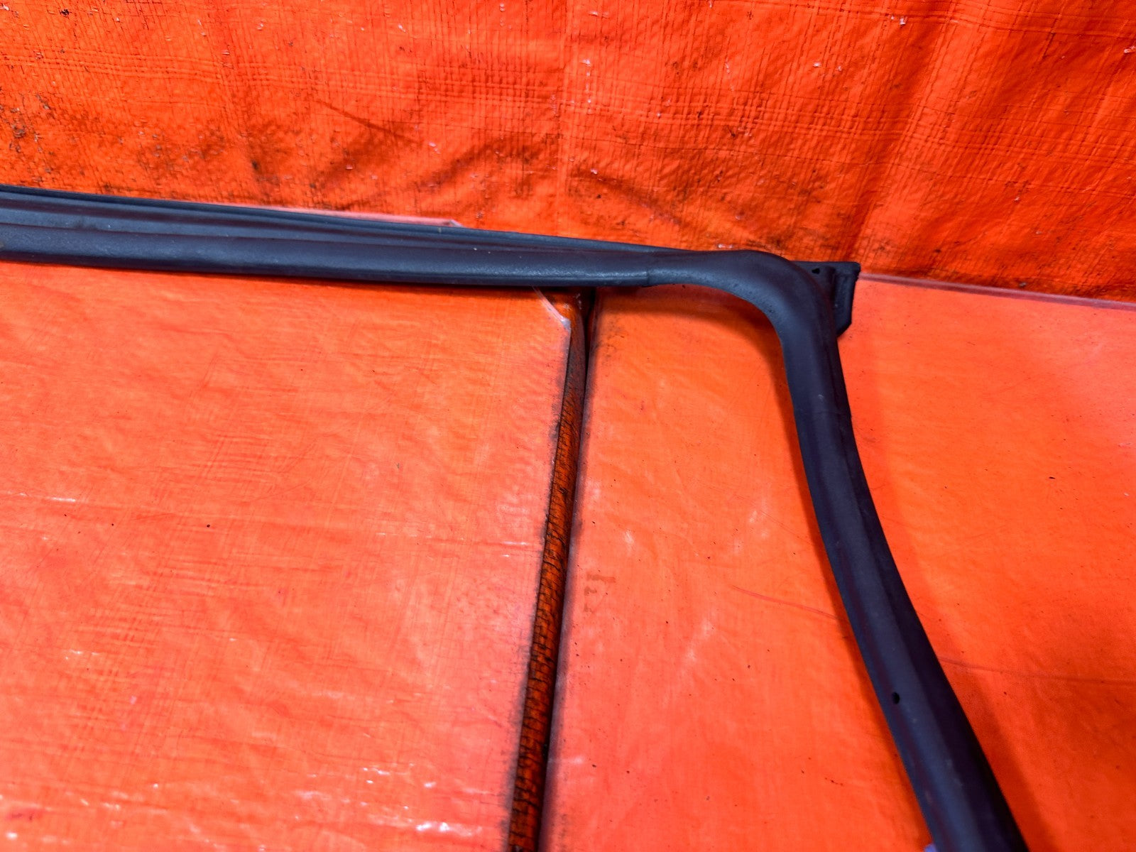 04 08 ACURA TSX RIGHT PASS FRONT DOOR WINDOW WEATHERSTRIP SEAL OEM #33014