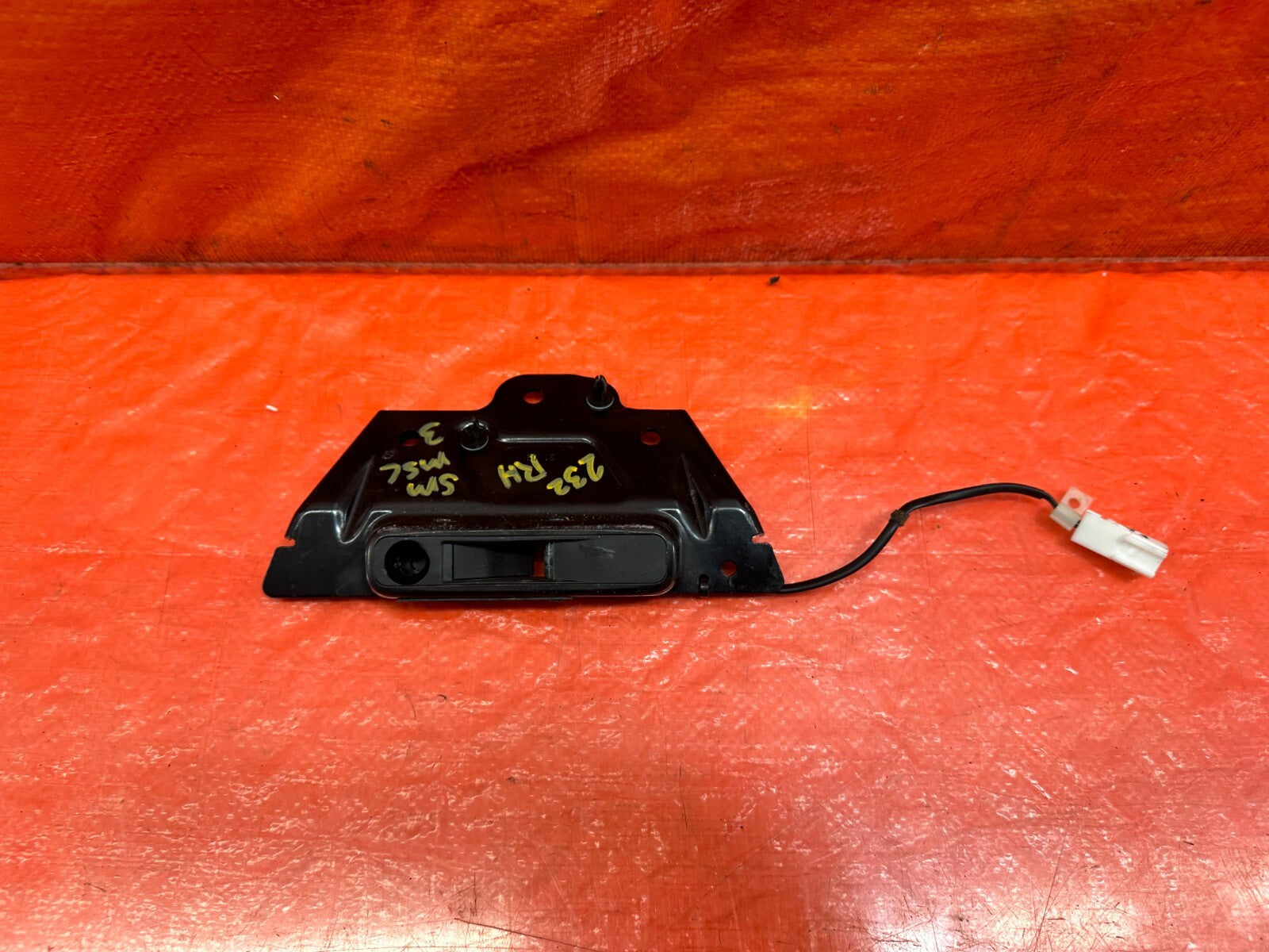 09 15 INFINITI G37 CONVERTIBLE TOP LATCH   RIGHT SIDE   97080 JJ50A OEM #2324