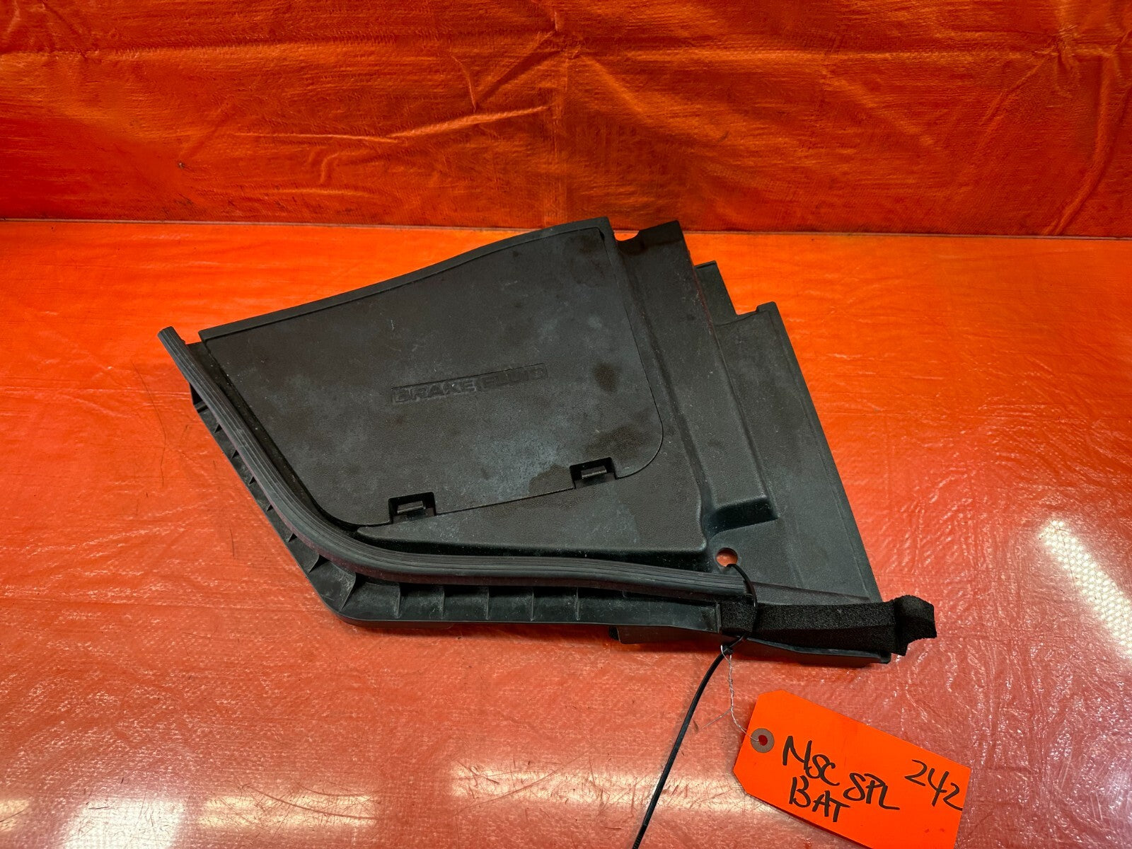 14 20 INFINITI Q50 Q60   BRAKE FLUID UNDER HOOD TRAY FRAME PLASTIC   OEM #2425