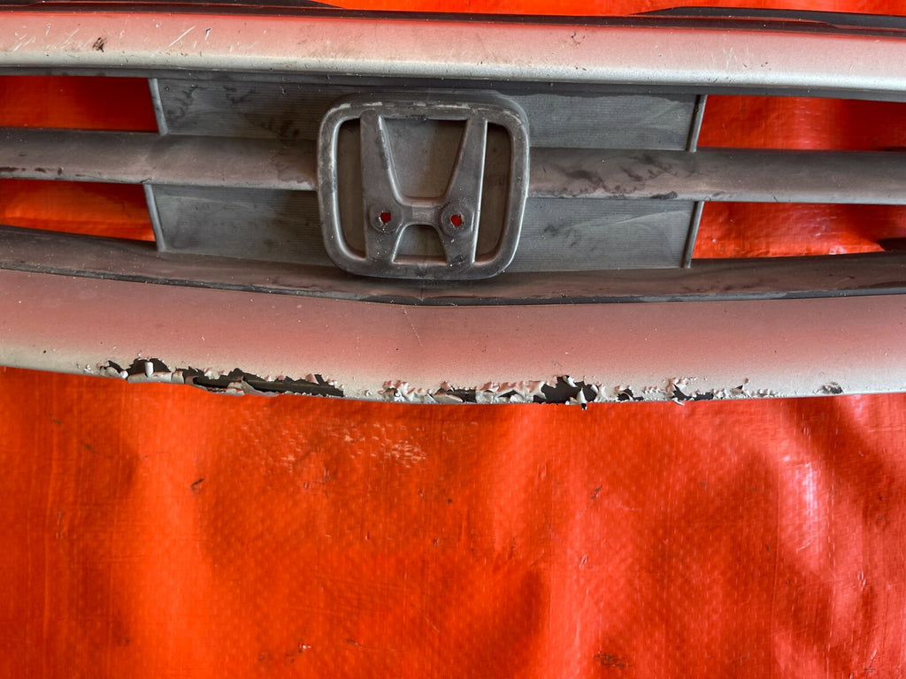96 00 HONDA CIVIC   2D COUPE   FRONT GRILLE   VOGUE SILVER METALLIC COLOR   OEM6