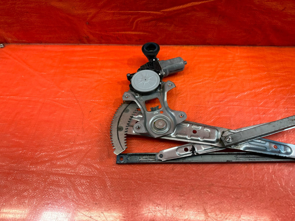 14 20 INFINITI Q50   PASSENGER RIGHT REAR   WINDOW REGULATOR W/ MOTOR   OEM #2425