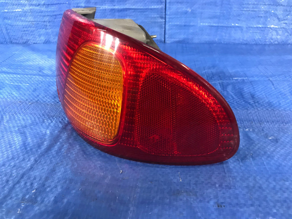 OEM 2002 02 TOYOTA COROLLA S   PASSENGER RIGHT  OUTER TAIL LIGHT R RH2