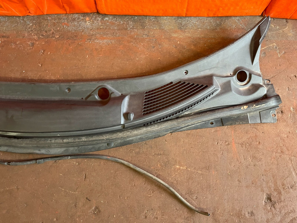 2003 03 TOYOTA CELICA GT & GT S   WINDSHIELD WIPER COWL   55708 20300   OEM OE2