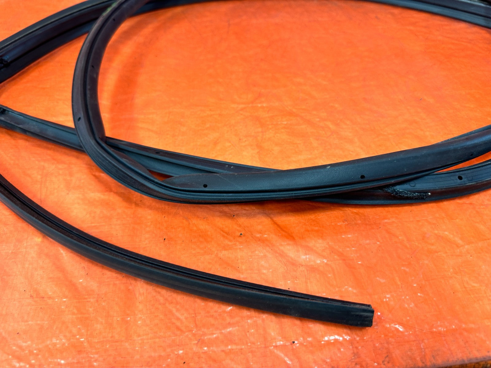 09 14 ACURA TSX   DRIVER LEFT REAR DOOR   WEATHER STRIP TRIM SEAL GASKET OEM 3056